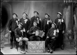 Groupe de conscrits en 1923