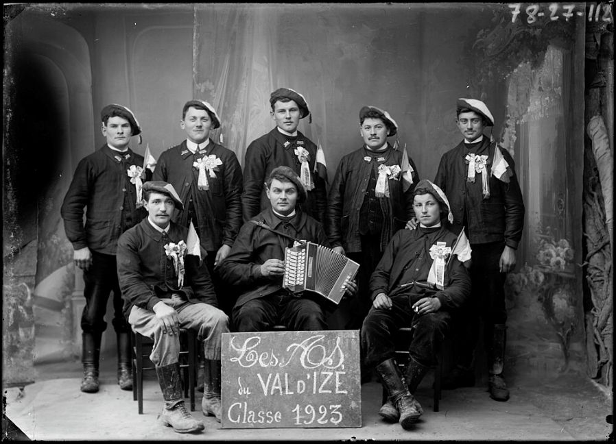 Groupe de conscrits en 1923