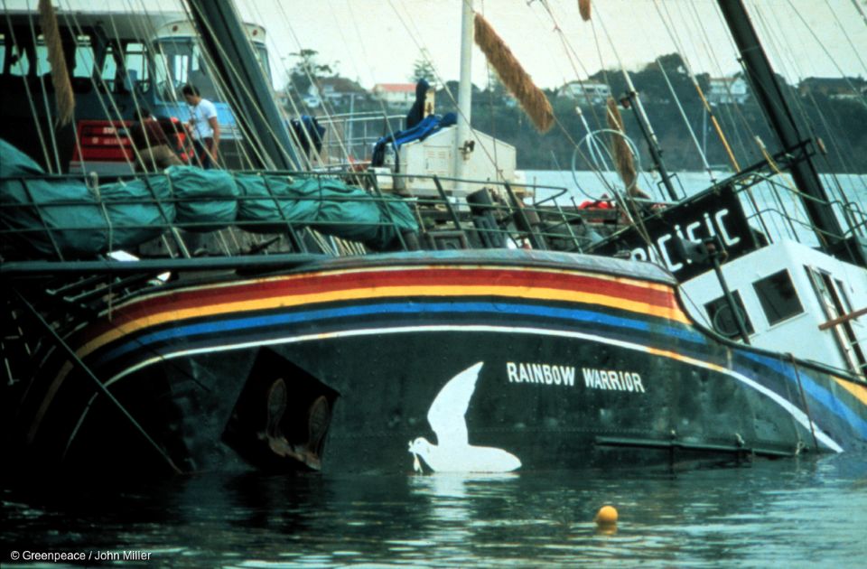Rainbow Warrior coulé dans le port d'Auckland