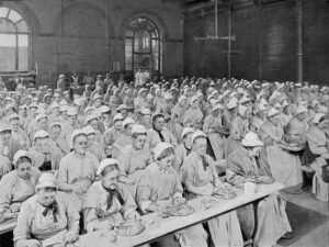 Repas des femmes dans une maison de travail irlandaise