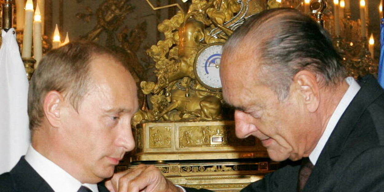 Jacques Chirac remettant la Légion d'honneur à Vladimir Poutine en 2006