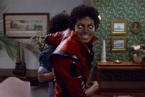 Mickael Jackson et Ola Ray dans Thriller